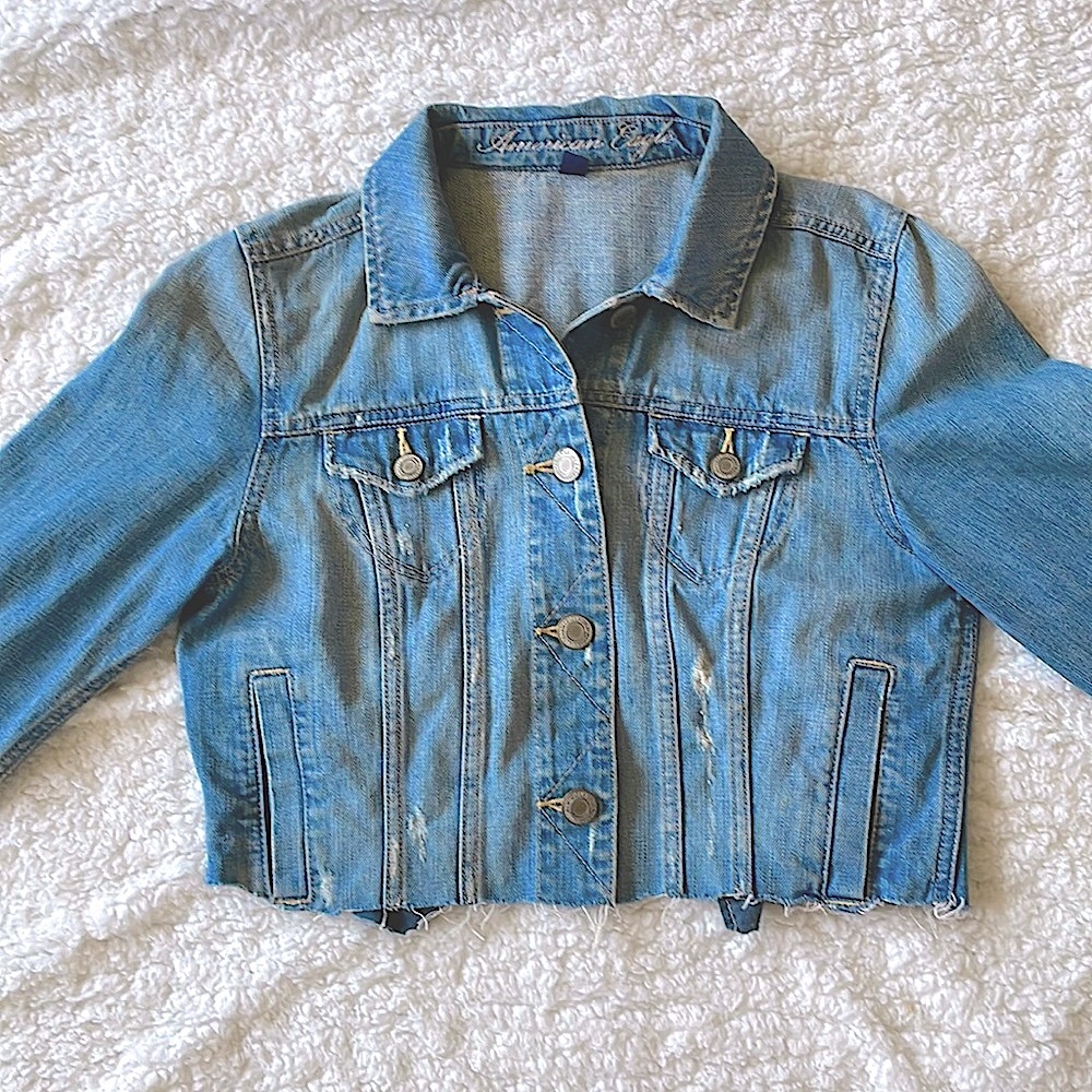 ✨✨american eagle✨ cropped denim jacked size medium